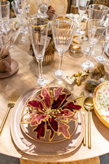Table décorée pour une fête de mariage, de noël ou de Nouvel an