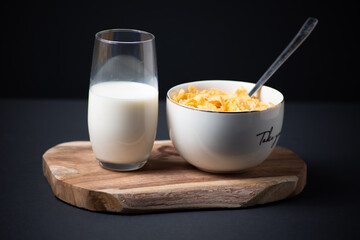 corn flakes and milk, corn flakes and milk on the table, healthy breakfast option, healthy food, quick breakfast in the morning