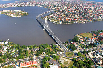 Obraz premium Lekki - Ikoyi Link Bridge showing the city