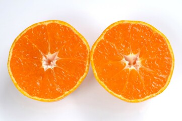 みかん、スライスしたミカン、白背景に蜜柑、温州みかん、蜜柑の断面