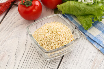 Raw sesame seeds in the bowl