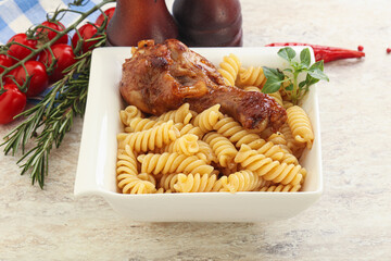 Roasted chicken leg with macaroni