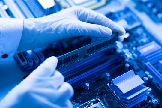 installing ram (random access memory into pc motherboard, hardware service center