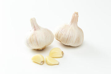 白背景にニンニク