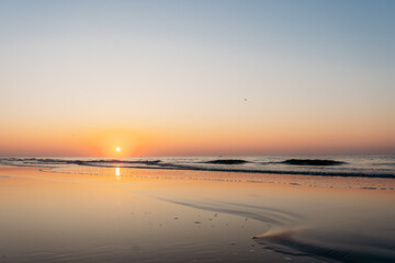 Fototapeta premium Sun rising over ocean at sunrise on Hilton Head Island Beach