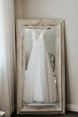 A-line wedding dress with sparkly tool