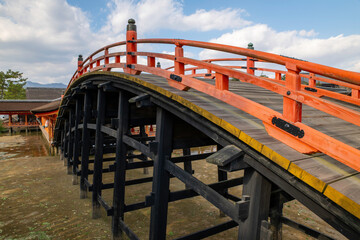 宮島厳島神社の朱色の橋