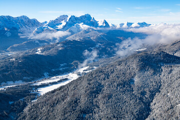 Blick  aus 3000 Meter Höhe auf die 2962 Meter hohe Zugspitze - Impression während  einer...
