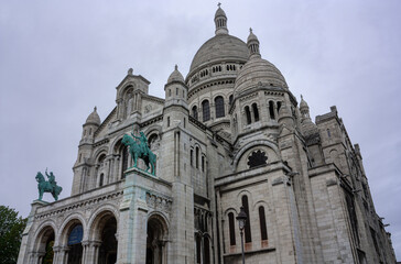Fototapeta na wymiar A view of the Sacre Coeur cathedral