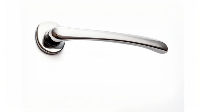 Poign&eacute;e de porte en m&eacute;tal argent&eacute; sur une porte blanche. Fond blanc. Ouverture, fermeture, cloison, mur. Pour conception et cr&eacute;ation graphique.