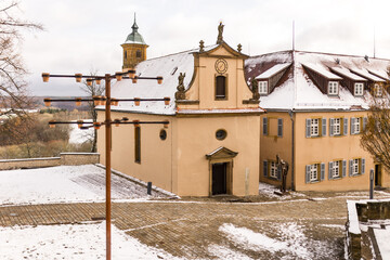 Die Kirche von Schloss Kapfenburg im Winter 