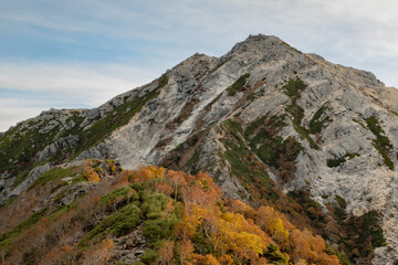 秋の山岳風景