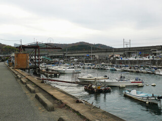 Fototapeta na wymiar 瀬戸内海沿岸の漁港。