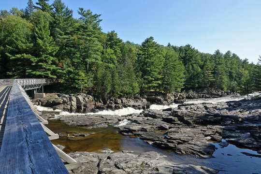 Randonn&eacute;e dans le Parc de la Rivi&egrave;re Batiscan sur la route de Qu&eacute;bec au Canada