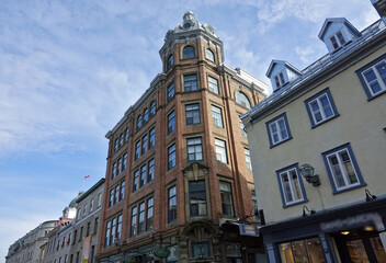 Obraz premium Visite de la ville de Québec au Canada pendant l'été indien