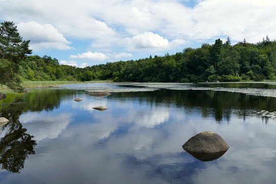 Le lac du Merle dans le massif du Sidobre pr&egrave;s de Castres  