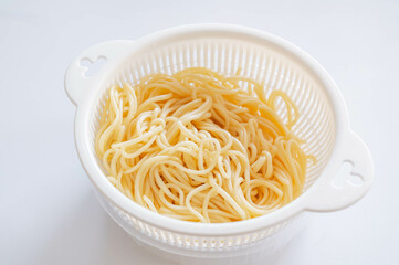 茹でた中華麺