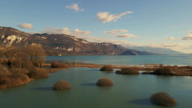 Vue a&eacute;rienne des inondations de la plaine de Chautagne, Savoie, France le 15 d&eacute;cembre 2023