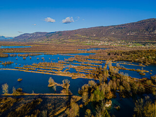 Vue aérienne des inondations de la plaine de Chautagne, Savoie, France le 15 décembre 2023