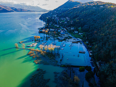 Vue a&eacute;rienne des inondations de la plaine de Chautagne, Savoie, France le 15 d&eacute;cembre 2023