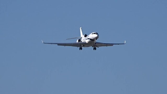 Business Aircraft Jet Private Executive Corporate Landing Final Approach into Airport Airfield arrival arriving