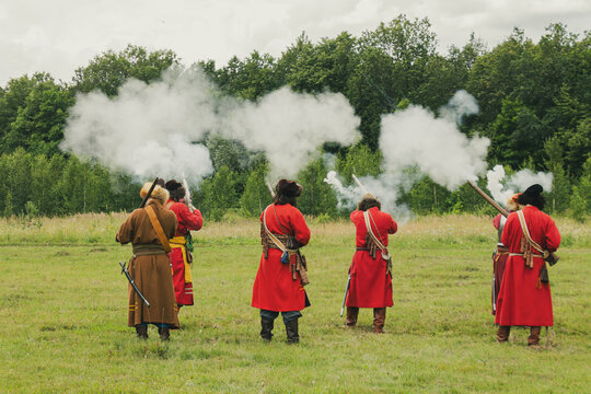 reenactors, historians, role-players, shooting from ancient gunpowder guns
