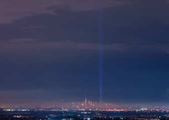 Fototapeta na wymiar Manhattan memorial light at night