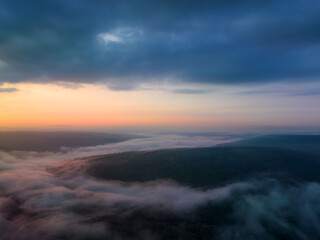 Obraz premium Cloud over Delaware river at sunrise