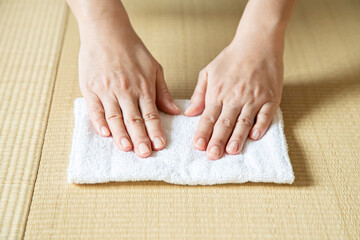 畳　雑巾がけ　畳掃除　大掃除　女性の手　日本
