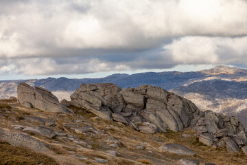Obraz premium Rock formations and crags at Kosciuszko National Park, NSW, Australia