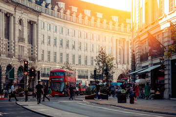 Busy Street View at London City - obrazy, fototapety, plakaty