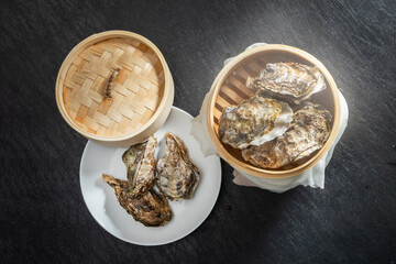 むし牡蠣料理　Photo of delicious steamed fresh oysters