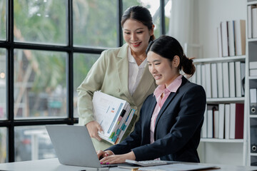 Explaining the report at the meeting, Collaborate to solve problems in the meeting room, Discuss startup business with the team at the office, Work together as a team,