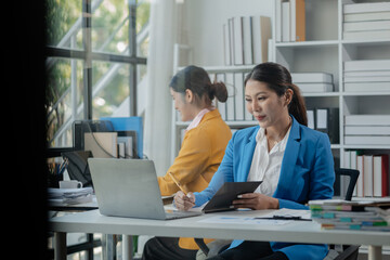 Fototapeta premium Explaining the report at the meeting, Collaborate to solve problems in the meeting room, Discuss startup business with the team at the office, Work together as a team,