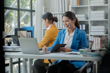 Explaining the report at the meeting, Collaborate to solve problems in the meeting room, Discuss startup business with the team at the office, Work together as a team,