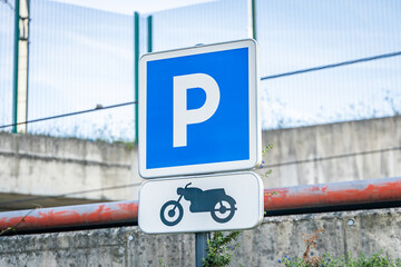 Sign designating a motorcycle parking lot in Paris, France - obrazy, fototapety, plakaty