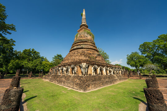 Wat Chang Lom in Sukhothai Historical Park