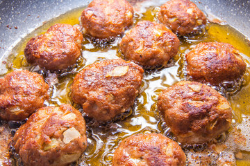 Fry the meatball in oil in a pan.