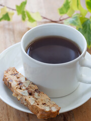 ビスコッティとホットコーヒー