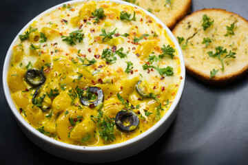 Penne in White Sauce with Garlic Bread 
