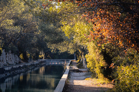 the Marseille canal between Ventabren and Roquefavour in the autumn light