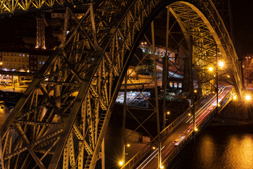 Fototapeta premium View at night of Don Luis I bridge, which connect Porto and Vilanova de Gaia in Portugal. 