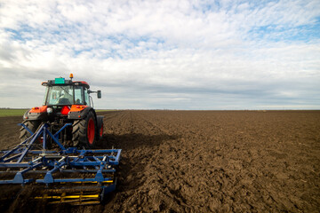 Fototapeta premium Tractor working in the field