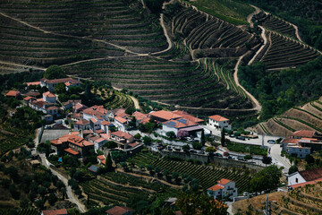 View of village and vineyard slopes in Douro Valley, Portugal. - obrazy, fototapety, plakaty