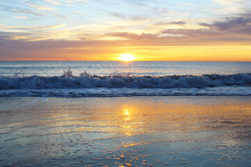 Fototapeta premium natural background beautiful sunset on the beach