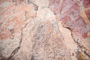 Imagen horizontal de una textura de roca con piedras de colores cálidos terracota estilo mármol ideal para fondos