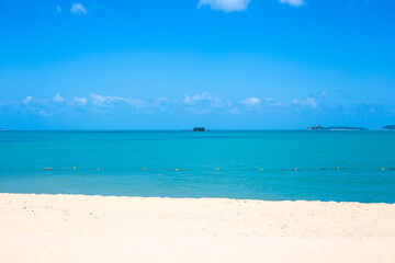 Fototapeta na wymiar Seascape.Blue sea and white sandy beach on Koh Samui island in Thailand