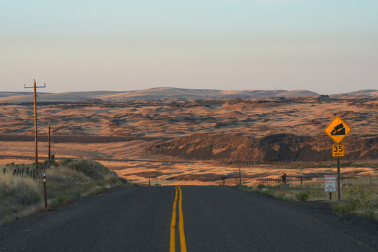 highway through the channeled scablands