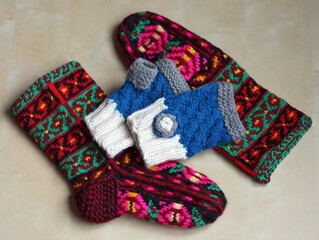 Colourful patterned knitted socks and arm warmers (mitts) - obrazy, fototapety, plakaty