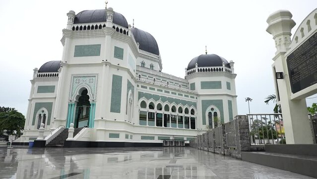 the beautiful view of a grand mosque